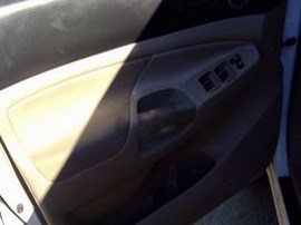 2008 TOYOTA TACOMA WHITE SR5 CREW CAB 4.0 AT 2WD.  Z24863